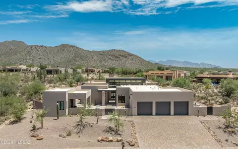 6186 W Seven Saguaros Cir, Marana, AZ 85658