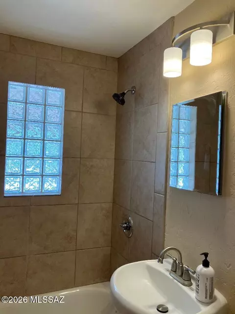 Bath - 4544 E 7th St, Tucson, AZ 85711 photo 1 of 2