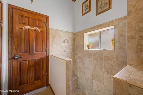 Bath - 14721 E Colossal Cave Rd, Vail, AZ 85641 photo 2 of 5