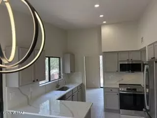 3040 N Willow Creek Dr, Tucson, AZ 85712