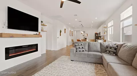 Living - 10071 S Rolling Water Dr, Vail, AZ 85641 photo 2 of 3