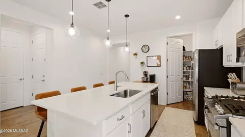 Kitchen - 10071 S Rolling Water Dr, Vail, AZ 85641 photo 5 of 5
