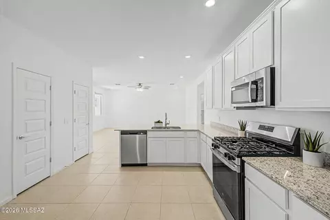 10502 W Kerrigan Ln, Marana, AZ 85653