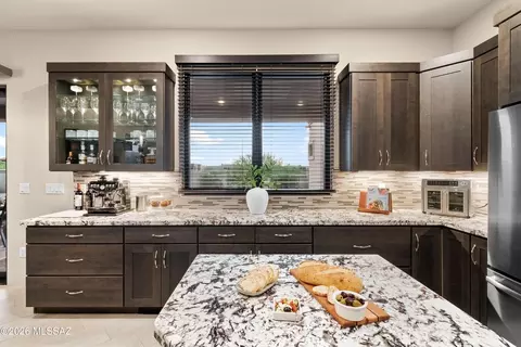 Kitchen - 14738 E Diamond B Ranch Pl, Vail, AZ 85641 photo 4 of 6