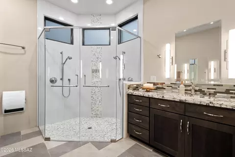 Bath - 14738 E Diamond B Ranch Pl, Vail, AZ 85641 photo 2 of 5