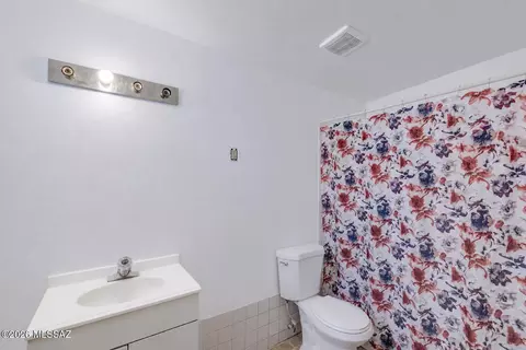 Bath - 341 W Oregon St, Tucson, AZ 85706 photo 2 of 2