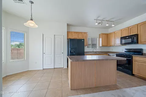 Kitchen - 7793 S Cobble Hill Ct, Tucson, AZ 85756 photo 1 of 3