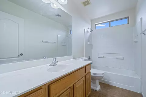 Bath - 7793 S Cobble Hill Ct, Tucson, AZ 85756 photo 3 of 3