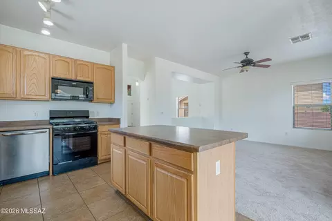 Kitchen - 7793 S Cobble Hill Ct, Tucson, AZ 85756 photo 3 of 3