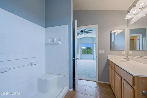 Bath - 7793 S Cobble Hill Ct, Tucson, AZ 85756 photo 2 of 3