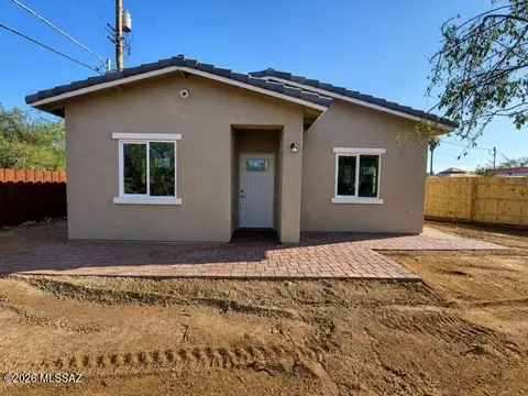 2741 W Carnauba St, Tucson, AZ 85705