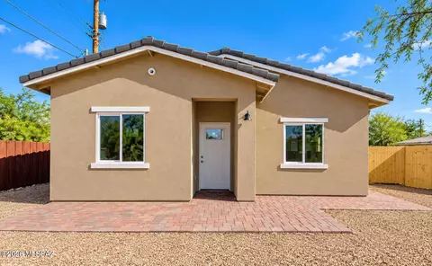 2741 W Carnauba St, Tucson, AZ 85705