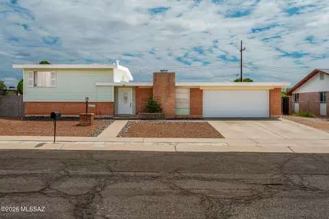 8002 E Rosewood St, Tucson, AZ 85710