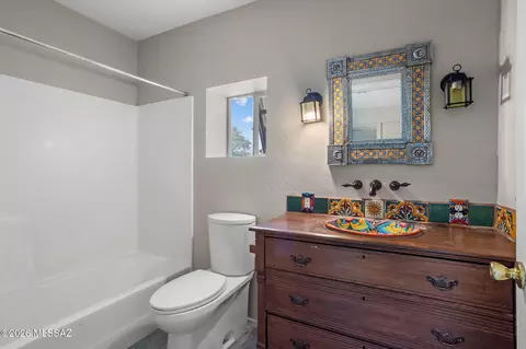 Bath - 1533 E Spring St, Tucson, AZ 85719 photo 2 of 2