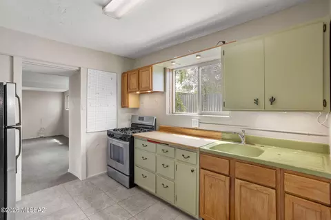 Kitchen - 1533 E Spring St, Tucson, AZ 85719 photo 3 of 5