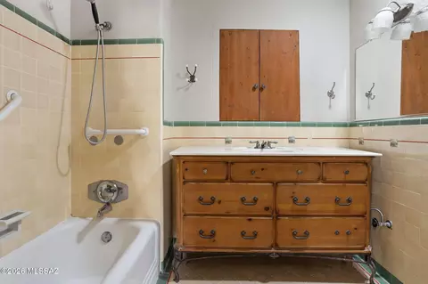 Bath - 1533 E Spring St, Tucson, AZ 85719 photo 1 of 2