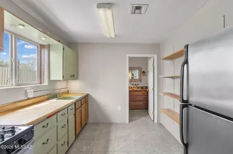 Kitchen - 1533 E Spring St, Tucson, AZ 85719 photo 4 of 5