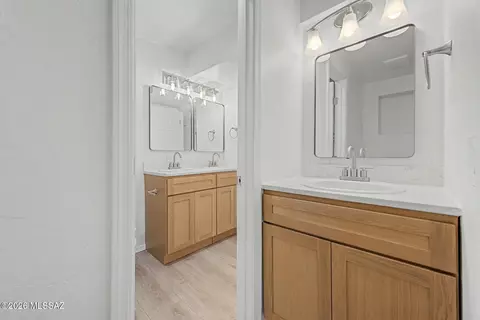 Bath - 218 Elvado Rd, Tucson, AZ 85756 photo 3 of 4