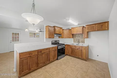 Kitchen - 218 Elvado Rd, Tucson, AZ 85756 photo 1 of 3