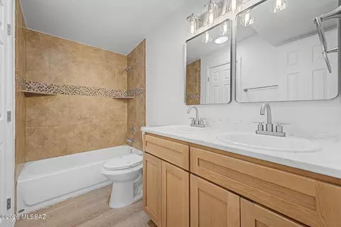 Bath - 218 Elvado Rd, Tucson, AZ 85756 photo 4 of 4