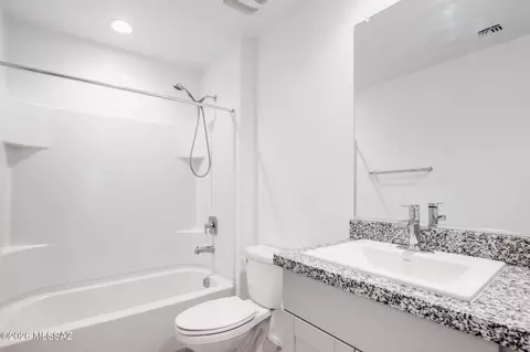 Bath - 12161 E Ava Lynn Dr, Vail, AZ 85641 photo 3 of 4
