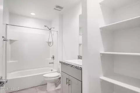 Bath - 12161 E Ava Lynn Dr, Vail, AZ 85641 photo 4 of 4