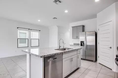 Kitchen - 12161 E Ava Lynn Dr, Vail, AZ 85641 photo 4 of 4
