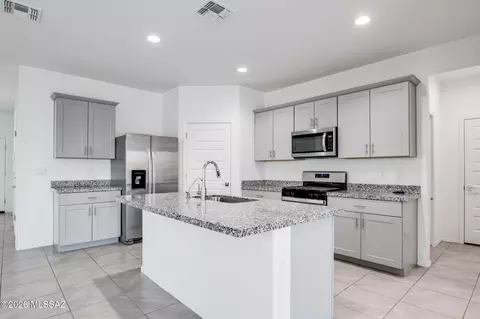Kitchen - 12161 E Ava Lynn Dr, Vail, AZ 85641 photo 2 of 4
