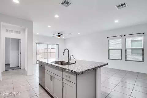 Kitchen - 12161 E Ava Lynn Dr, Vail, AZ 85641 photo 3 of 4