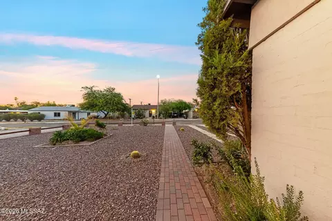 Exterior - 536 E Seneca St, Tucson, AZ 85705 photo 2 of 3