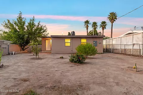 Exterior - 536 E Seneca St, Tucson, AZ 85705 photo 3 of 3