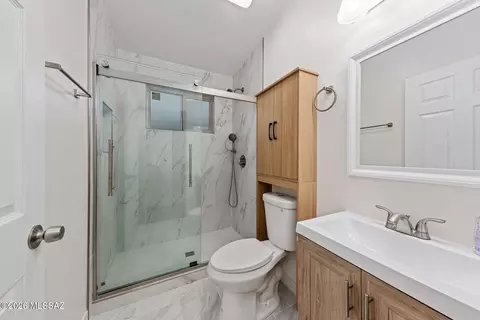 Bath - 536 E Seneca St, Tucson, AZ 85705 photo 1 of 2