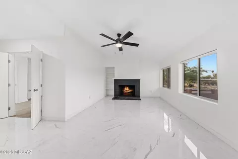 Living - 536 E Seneca St, Tucson, AZ 85705 photo 3 of 4