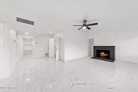 Living - 536 E Seneca St, Tucson, AZ 85705 photo 2 of 4