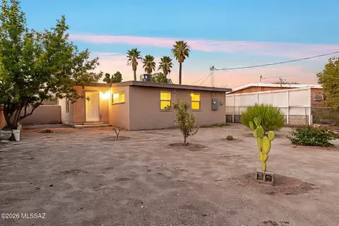 Exterior - 536 E Seneca St, Tucson, AZ 85705 photo 4 of 4