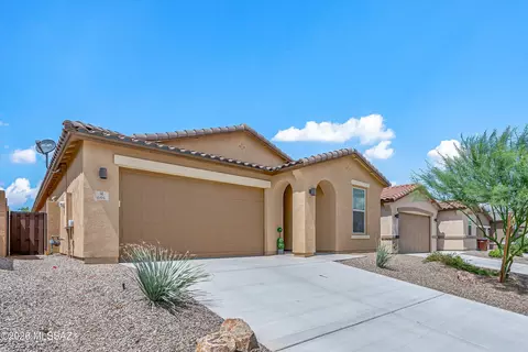 694 W Calle Las Varitas, Sahuarita, AZ 85629