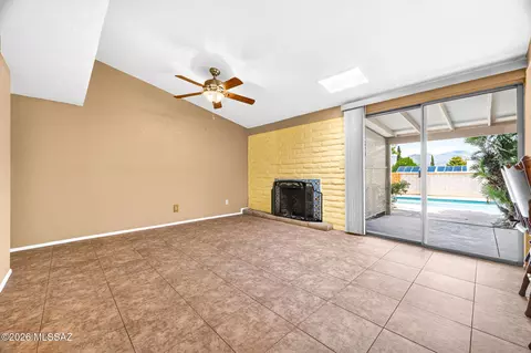 Living - 9541 E Calle Eunice, Tucson, AZ 85715 photo 5 of 7