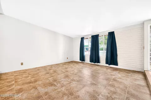 Living - 9541 E Calle Eunice, Tucson, AZ 85715 photo 2 of 7