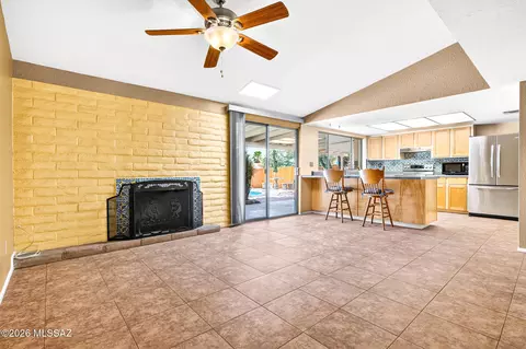 Living - 9541 E Calle Eunice, Tucson, AZ 85715 photo 6 of 7
