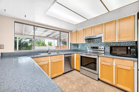 Kitchen - 9541 E Calle Eunice, Tucson, AZ 85715 photo 4 of 5