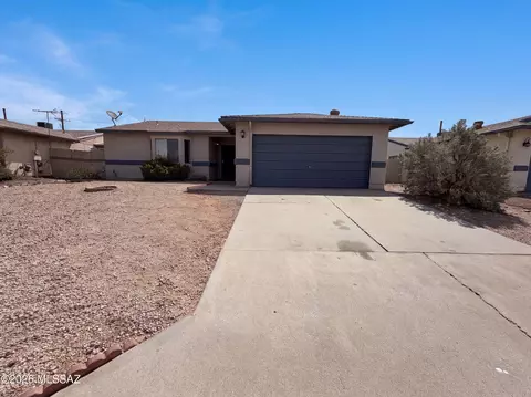 5840 N Belbrook Dr, Tucson, AZ 85741