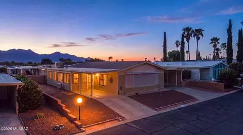75 W Rama Dr, Green Valley, AZ 85614