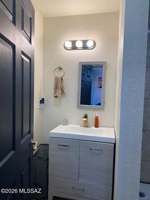 Bath - 172 E Beck St, Nogales, AZ 85621 photo 3 of 5