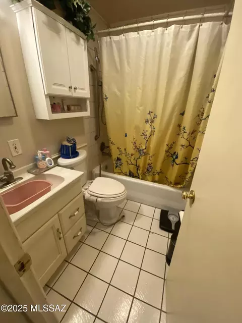 6221 E 24th St, Tucson, AZ 85711