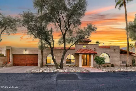 6513 N Green Briar Dr, Tucson, AZ 85718