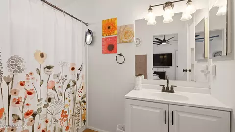 Bath - 13311 E Rex Molly Rd, Vail, AZ 85641 photo 2 of 3