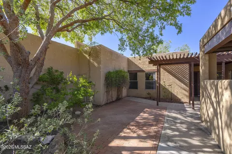 6533 N Foothills Dr, Tucson, AZ 85718