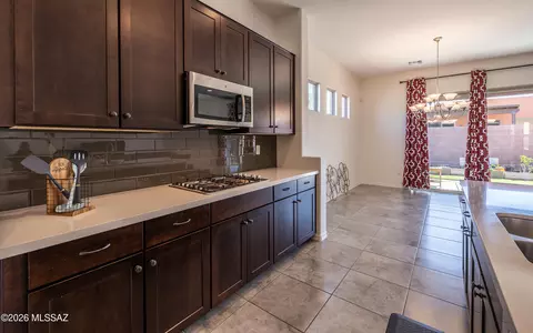 Kitchen - 8881 E Wright School Loop, Tucson, AZ 85715 photo 6 of 7
