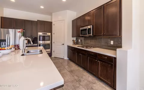 Kitchen - 8881 E Wright School Loop, Tucson, AZ 85715 photo 4 of 7