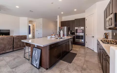 Kitchen - 8881 E Wright School Loop, Tucson, AZ 85715 photo 5 of 7